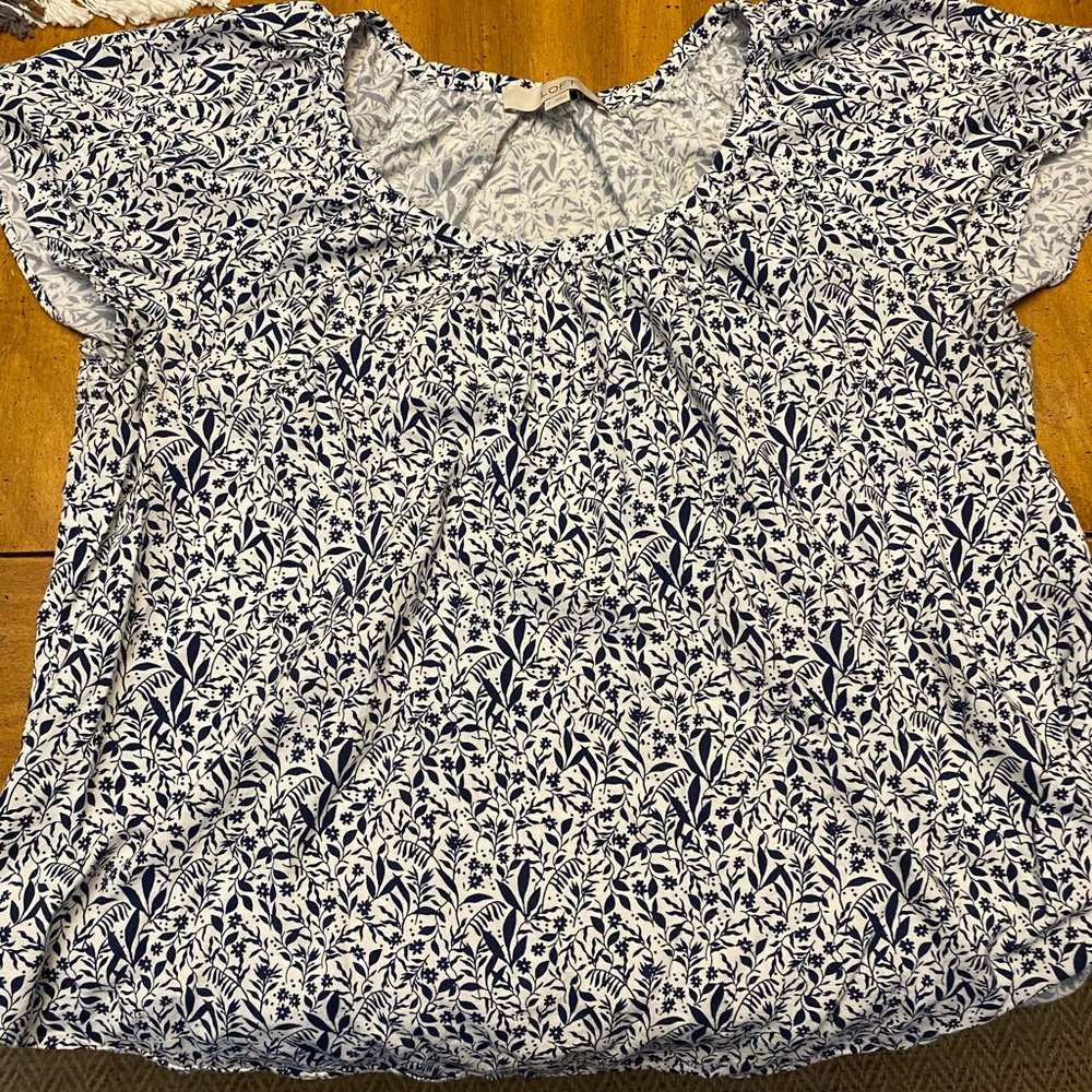 Loft short sleeve, scoop neck blouse.
